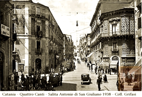 Catania - Quattro Canti nel 1938 (immagine inserita 27/11/01)