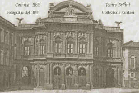 Catania - Teatro Bellini - Fotografia del 1893 - Prop. Grifasi - inserita il 12/01/02