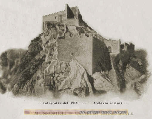 Mussomeli - Il Castello Chiaramontano - fotografia del 1914 - inserita il 18/11/01