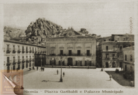 Nicosia - piazza Garibaldi - cartolina del 1945 - inserita il 11/10/06