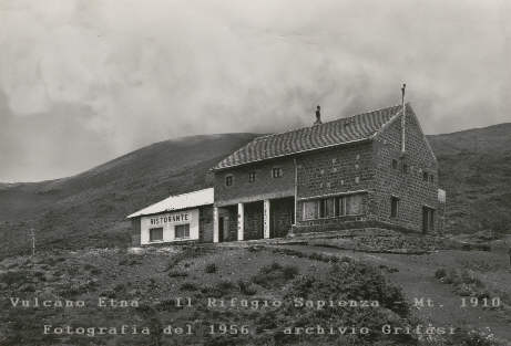 Vulcano Etna  - Rifugio Sapienza a quota 1910 mt. s.l.m. - fotografia del 1956 - prop. Grifasi