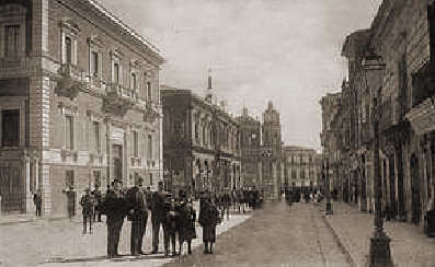 Caltanissetta - il Palazzo della Banca d'Italia in corso Umberto I - fotografia del 1903 - inserita il 27/11/01