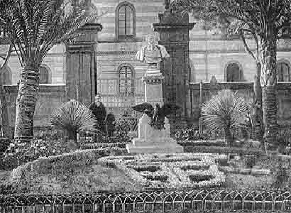 Caltanissetta - La Statua di Vittorio Emanuele II all'interno della Villa Amedeo - fotografia del 1909 collezione Grifasi - inserita il 05/12/01