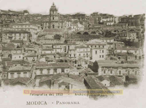 Modica - Veduta della citt - foto del 1913 - by Grifasi 18/11/01