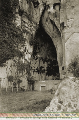 Siracusa - L'Orecchio di Dionigi nel 1910 circa - fotografia del 1910 - inserita il 21/04/01